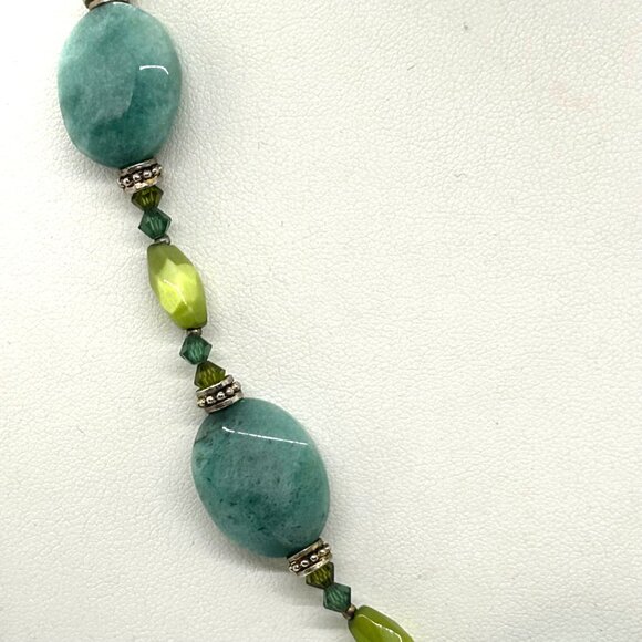 Jadeite & Glass Beaded Necklace With Silver Tone Accents And Lobster Clasp 18 in - Picture 3 of 9